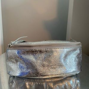 SILVER METALLIC BELTED BAG!